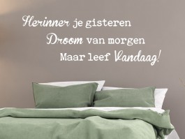 Muursticker Herinner je gisteren, droom van morgen, maar leef vandaag!