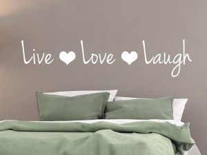 Muursticker "Live Love Laugh" met hartjes