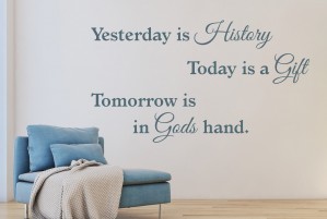 Muursticker "Yesterday is History, Today is a Gift, Tomorrow is in Gods hand."